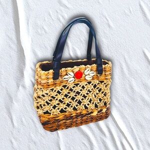 90s Small Woven Handbag w/Conch Shells